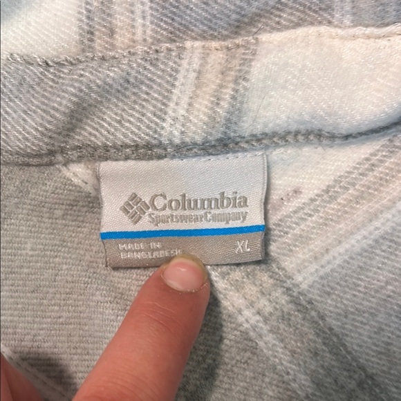 Columbia Gray and White Button Down Shacket with Soft Fabric - Picture 2 of 4